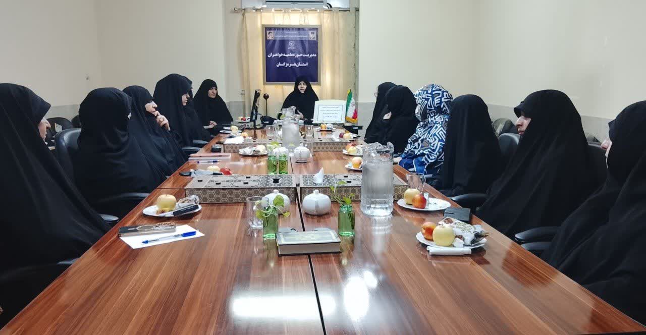 نشست نخبگانی مدیران و اساتید حوزه علمیه خواهران اهل سنت و تشیع در بندرعباس برگزار شد 