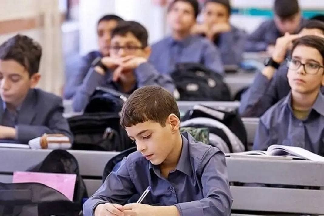 ۴۹ هزار دانش‌آموز نیازمند هرمزگانی چشم‌انتظار تأمین کفش و لباس مدرسه