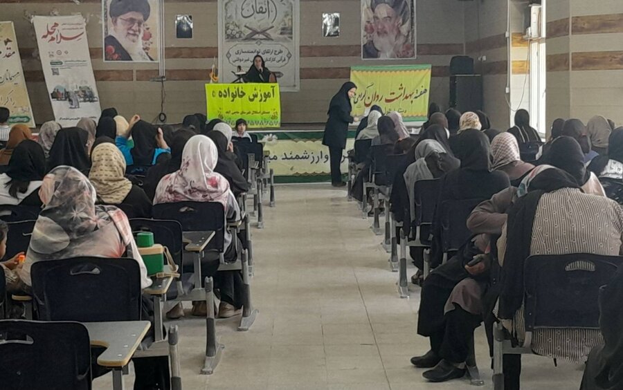 برگزاری کارگاه آموزشی خانواده با حضور ۱۰۰ نفر از والدین در حاجی‌آباد